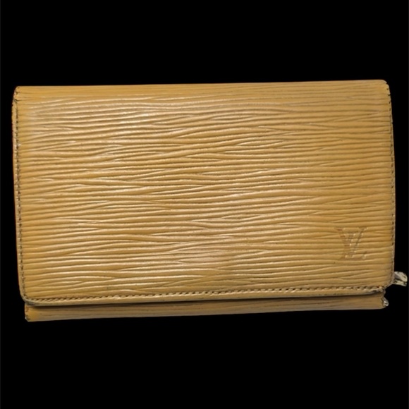 Authentic Elise Epi Louis Vuitton Yellow Leather Wallet with Snap Closure - Picture 9 of 15